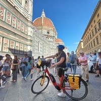 Parcourir les rues de Florence à vélo, piazza del Duomo