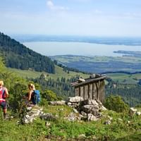 Vue sur le Chiemsee en randonnée