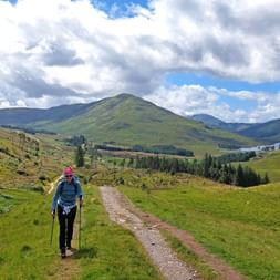 Randonneurs entre Kinlochleven et Fort William
