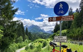 Signalétique sur la piste cyclable de l'Alpe Adria