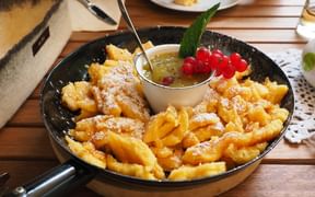 Un plat de kaiserschmarn, typique de l'Autriche