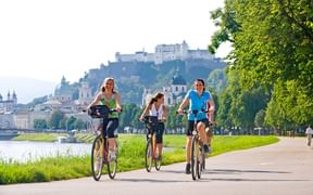 Trois cyclistes entre Munich et Salzbourg