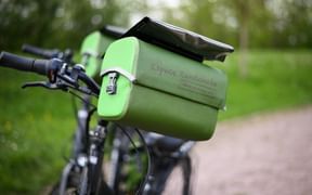 Vélo équipé d'une sacoche loué par l'agence de voyage Espace Randonnée, spécialiste des séjours à vélo et à pied