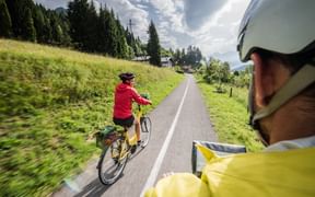 Cyclistes en chemin près de Porec
