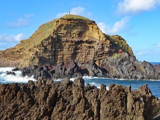 Splendide vue de la côte escarpée de Madère