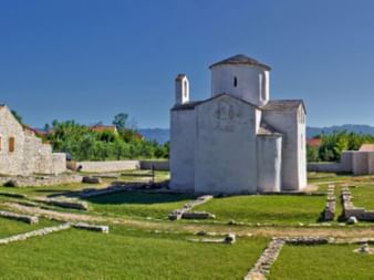 Eglise St Cross, Nin