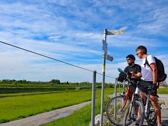 Cyclistes cherchant leur chemin