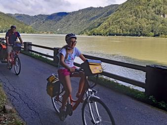 En vélo en famille sur les rives du Danube