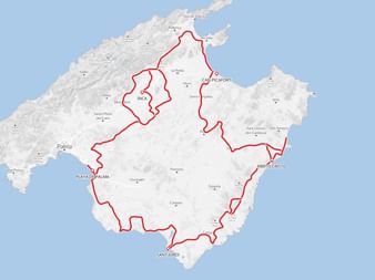 Carte de Majorque montrant un itinéraire cycliste rouge qui fait le tour du périmètre de l'île, passant par Palma, Inca et Can Picafort.