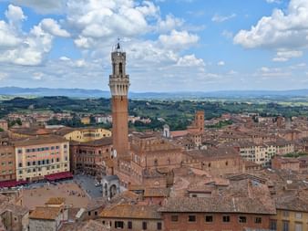 Vue sur la Piazza del Campo depuis le belvédère du Facciatone