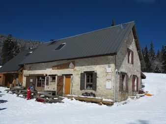 Refuge du plateau de Gève en hiver Refuge du plateau de Gève en hiver