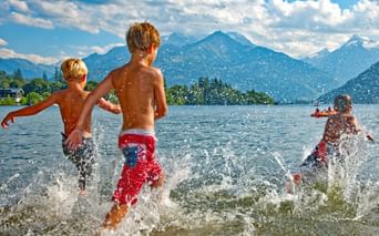 Baignade dans le lac de Zell en Autriche