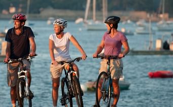 Cyclistes dans le Golfe du Morbihan