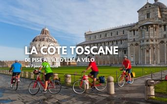 La Côte Toscane à vélo, à vélo sur la Piazza dei Miracoli à Pise