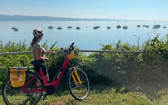 Cyclotouriste sur les rives du lac de Constance
