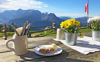 Pause goûter sur les crêtes de Gosau
