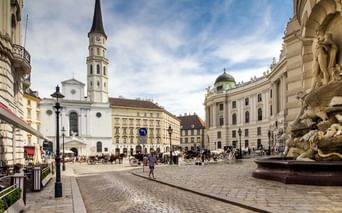 vienne-budapest-danube-velo-eglise