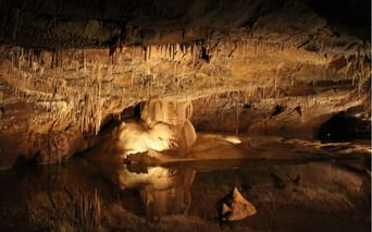 A l'intérieur des grottes de Lacave