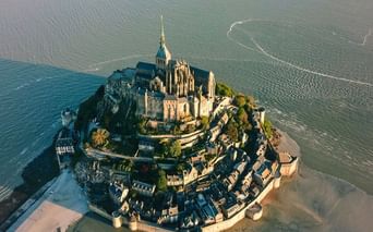 gr34-mont-saint-michel-sentier-douanier-bretagne-vue-ciel