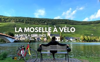 La Moselle à vélo, cyclotouriste se reposant sur un banc sur les rives de la Moselle