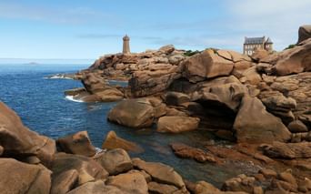bretagne-circuit-cote-granit-rose-phare-c-pixabay