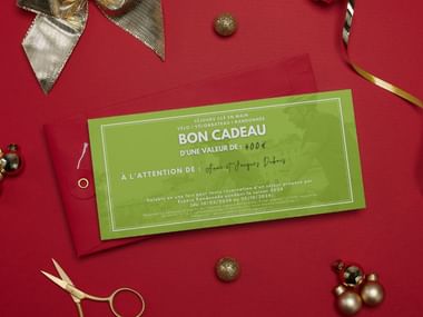 Sous le sapin, placez des souvenirs inoubliables : offrez un bon cadeau pour un voyage à pied ou à vélo en France et en Europe !