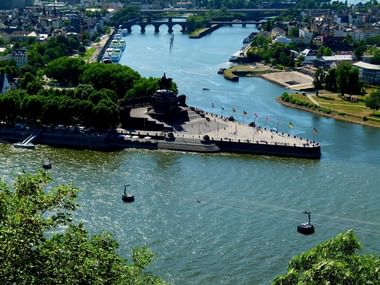 Vue aérienne sur le Deutsches Eck de Coblence