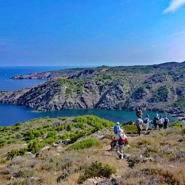 Randonneurs en ballade sur la Côte Vermeille