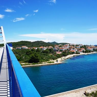 Pont Zdrelac entre les îes d'Ugjlan et de Pasman