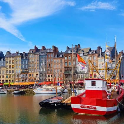 honfleur-cathedrale-c-s-oehkle-normandie-tourisme
