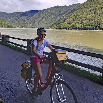 En vélo en famille sur les rives du Danube