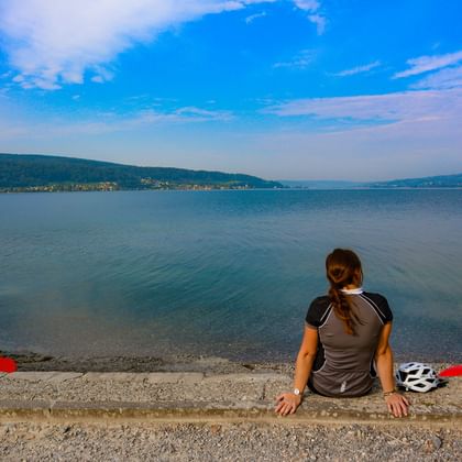 Pause pendant une excursion cycliste au lac de constance