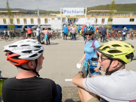 Cyclotouristes bateau et vélo à Pöchlarn