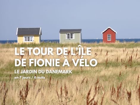 Vue de maisonnettes en bois sur l'île d'Aero