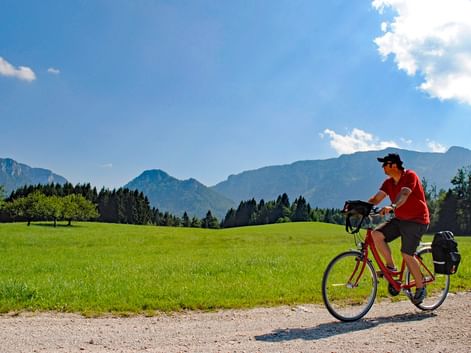 Cycliste sur une piste cyclable de Bavière