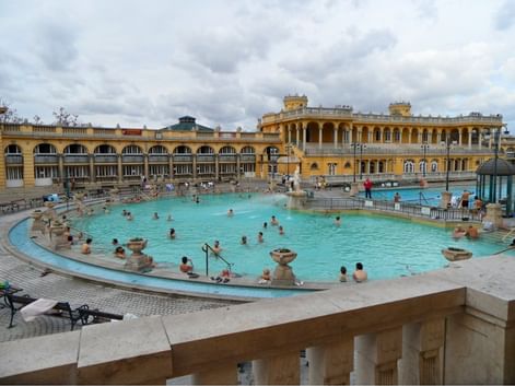 vienne-budapest-danube-velo-eglise-bains
