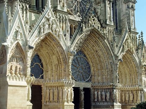 Vue de la façade est de la Cathédrale de Reims