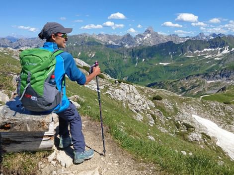 Randonneuse dans les environs d'Obertsdorf, dans le Nebelhorn