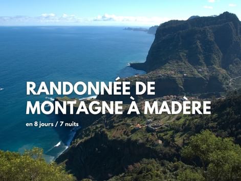 Vue sur l'océan et les montagnes de Porto da Cruz à Madère