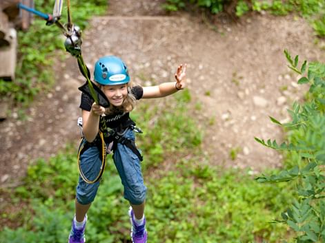 Enfant en accrobranche à Seeham