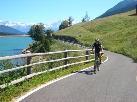 A vélo dans les environs du Lac de Resia