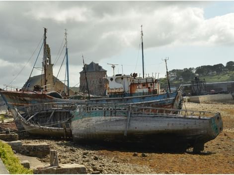 Epave de navire sur une plage de Camaret, presqu'île de Crozon