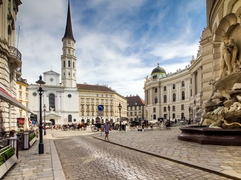 vienne-budapest-danube-velo-eglise