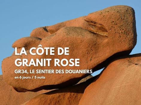 Gros plan sur un rocher de la côte de granit rose, Bretagne