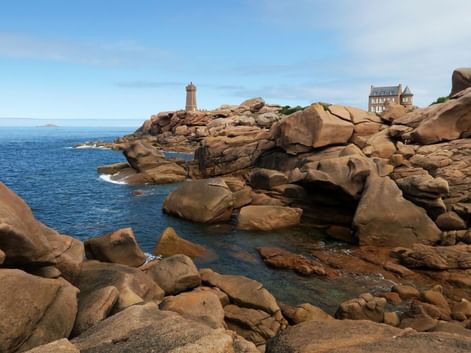 bretagne-circuit-cote-granit-rose-phare-c-pixabay