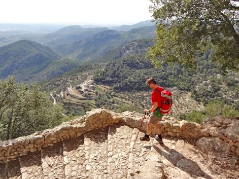 Randonneur à Castell Alaro, Majorque