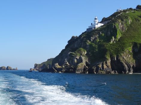 Vue des côtes de l'île Sark depuis la mer