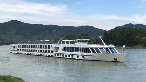 MS Manon