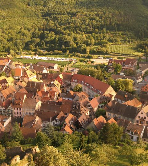 Vue de la belle ville de Kaysersberg en Alsace