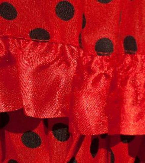 Gros plan sur les volants d'une robe flamenco